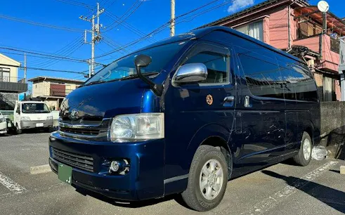 Private transfer van for Fukuoka Airport to Fukuoka City service.