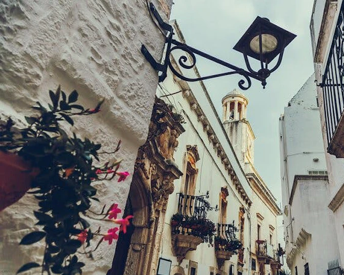 Alberobello, Martina Franca, and Locorotondo Day Trip from Bari with Tour Leader and Air-Conditioned Transport (Product 48202)