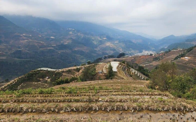 Sapa to Mu Cang Chai rice terraces with mountain views, part of private car tour.