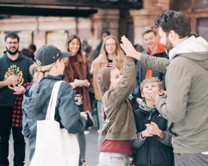 London Central Neighborhoods & Landmarks Guided Walking Tour