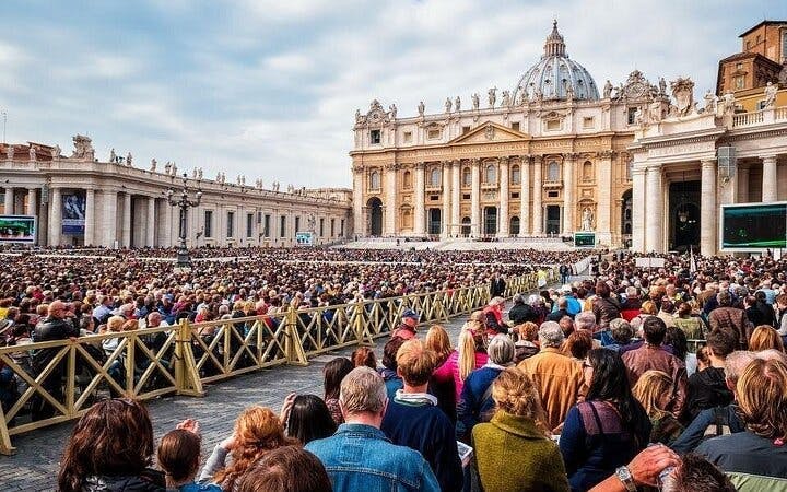 tour guiado em grupo reduzido com lugar reservado para a audiência papal no vaticano, espanha-4
