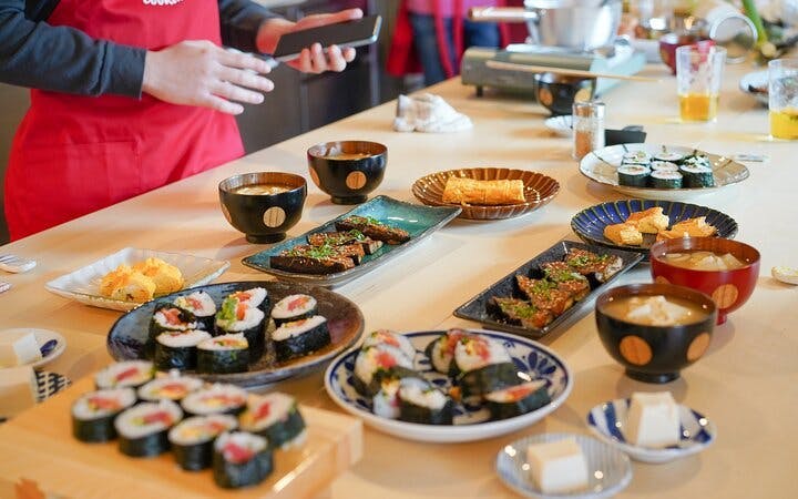 cours de cuisine : sushis et plats maison, à partir du marché jusqu'à l'assiette, près d'asakusa (4 h)-4