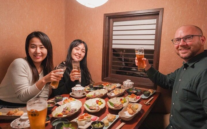 tur gastronomic de noapte în cartierul gion din kyoto (peste 9 feluri de mâncare + 6 degustări de sake)-4