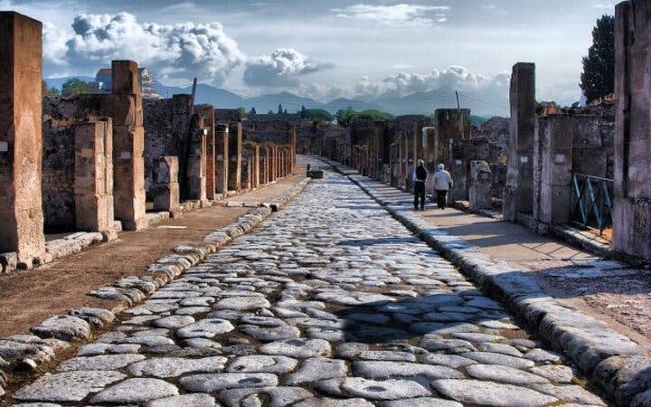 exclusive private tour of pompeii with a local guide-2