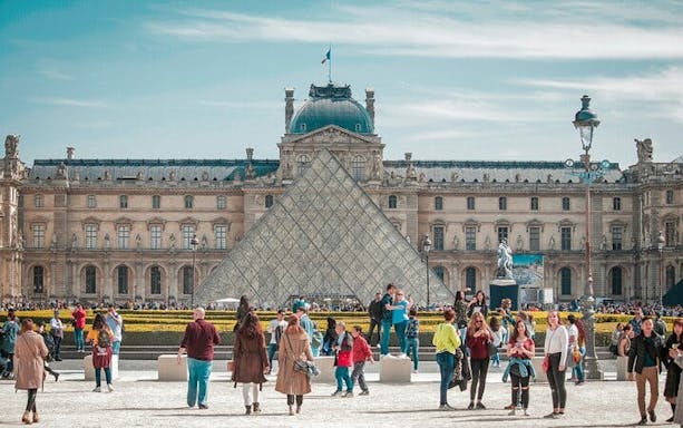 paris louvre museum guided tour with tickets-3