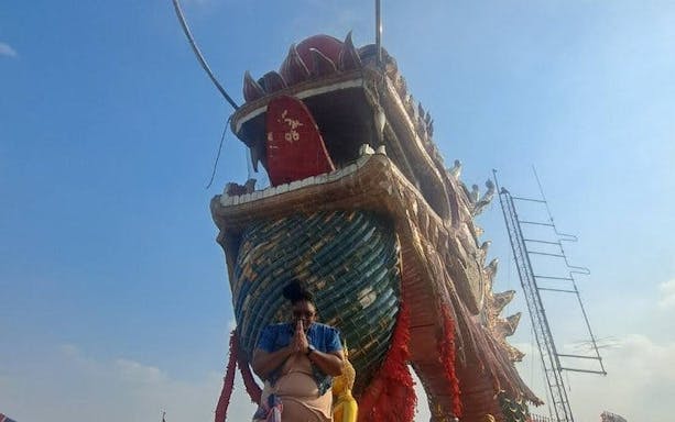 bangkok: floating market, maeklong train market & dragon tour-4