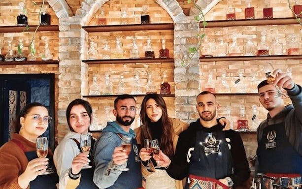 raki-smaking i tirana med tilhørende albanske meze, ledet av en raki-ekspert-3