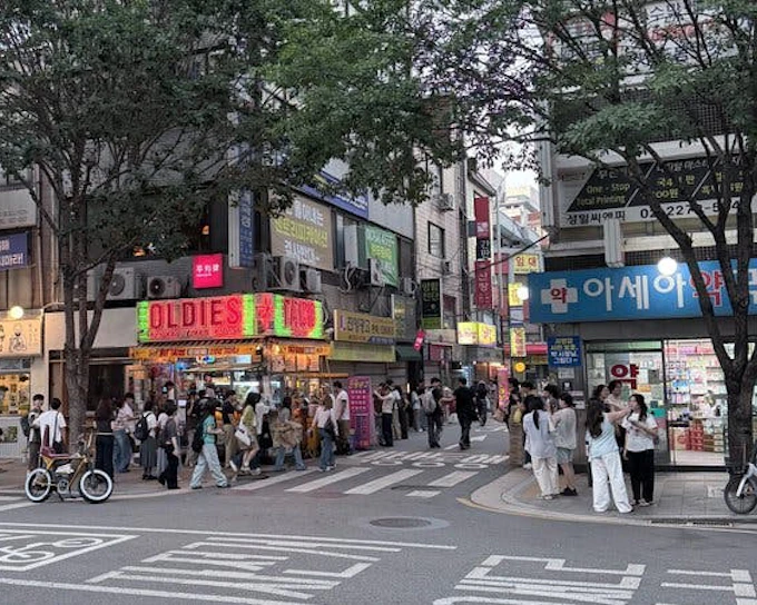 Seoul Chimaek Night Food Experience with Fried Chicken, Beer, and Hidden Photo Spot Access (Product 54691)