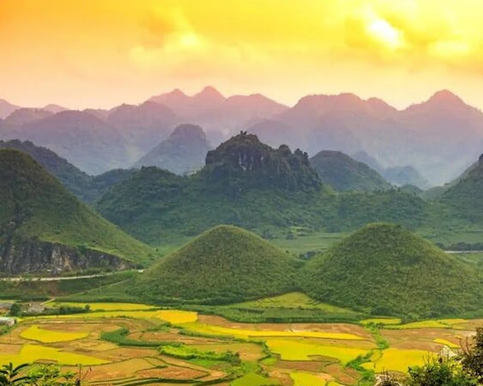 Ha Giang Loop Private Car Tour with Guide, All Meals, and Entrance Tickets
