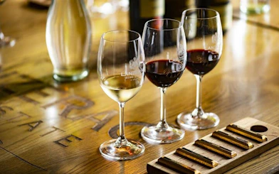 Cape Peninsula Private Helicopter Tour with Stellenbosch Wine Tastings and 4-Course Lunch