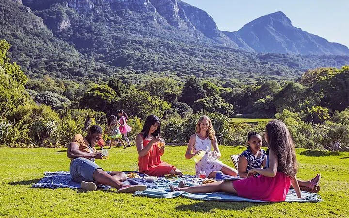 forhåndsbestilte billetter til de 6 største attraksjonene i cape town: robben island, taffelberget, two oceans aquarium, cape wheel, kirstenbosch botaniske hage, groot constantia-9