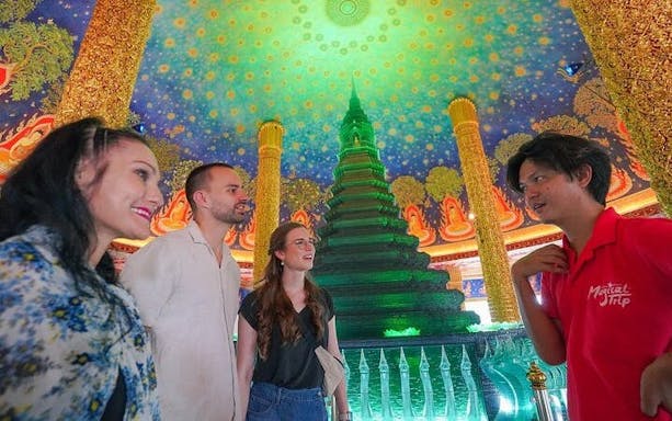 giro in barca sui canali di bangkok e visita al villaggio degli artisti con una barca elettrica-4