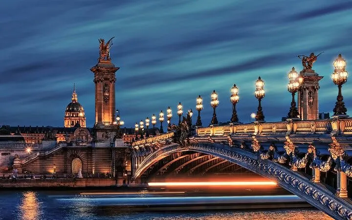 Paris Self-Guided Walking Tour on Mobile App