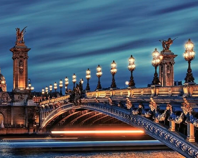 Paris Self-Guided Walking Tour on Mobile App