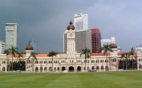 Sultan Abdul Samad Building in Kuala Lumpur with city skyline in the background.
