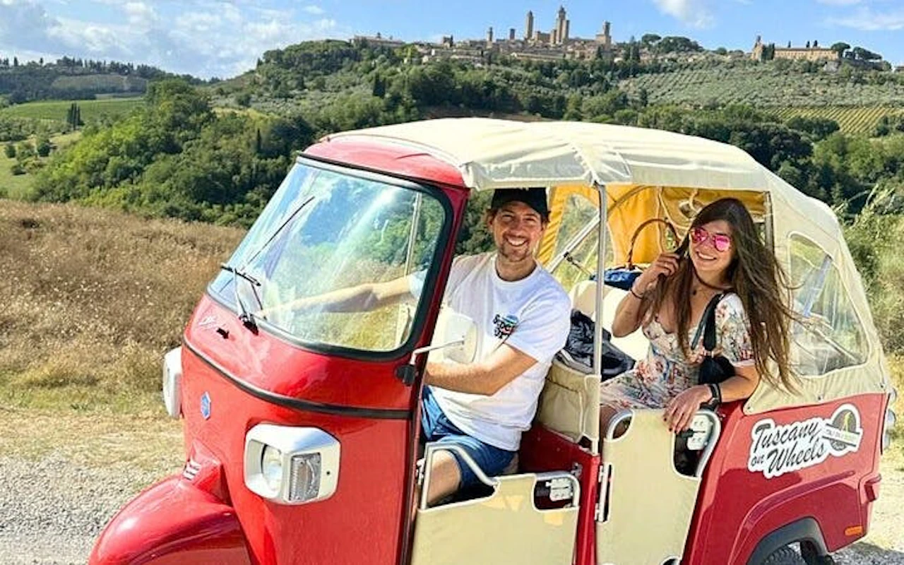 Desde Florencia: tour en tuk-tuk por la Toscana con visita a una bodega, almuerzo y parada en San Gimignano — 8