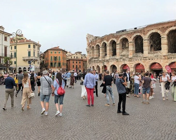 Arena di Verona Opera Ticket with 1 hour guided city tour