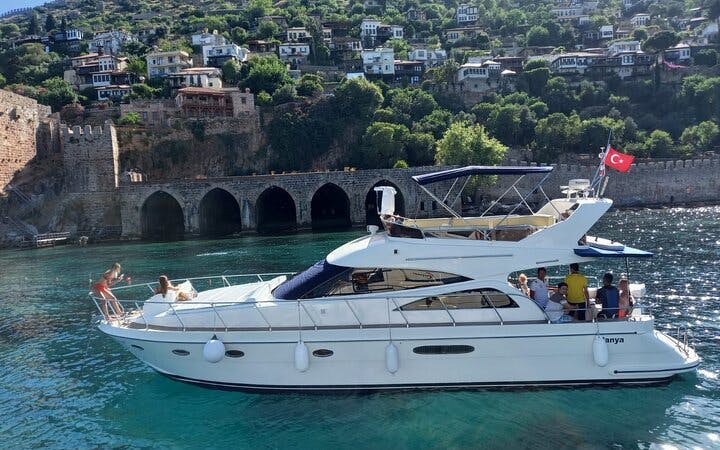 privétour met een luxe jacht in alanya-5