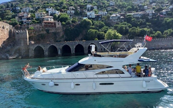 private luxury yacht tour in alanya-5