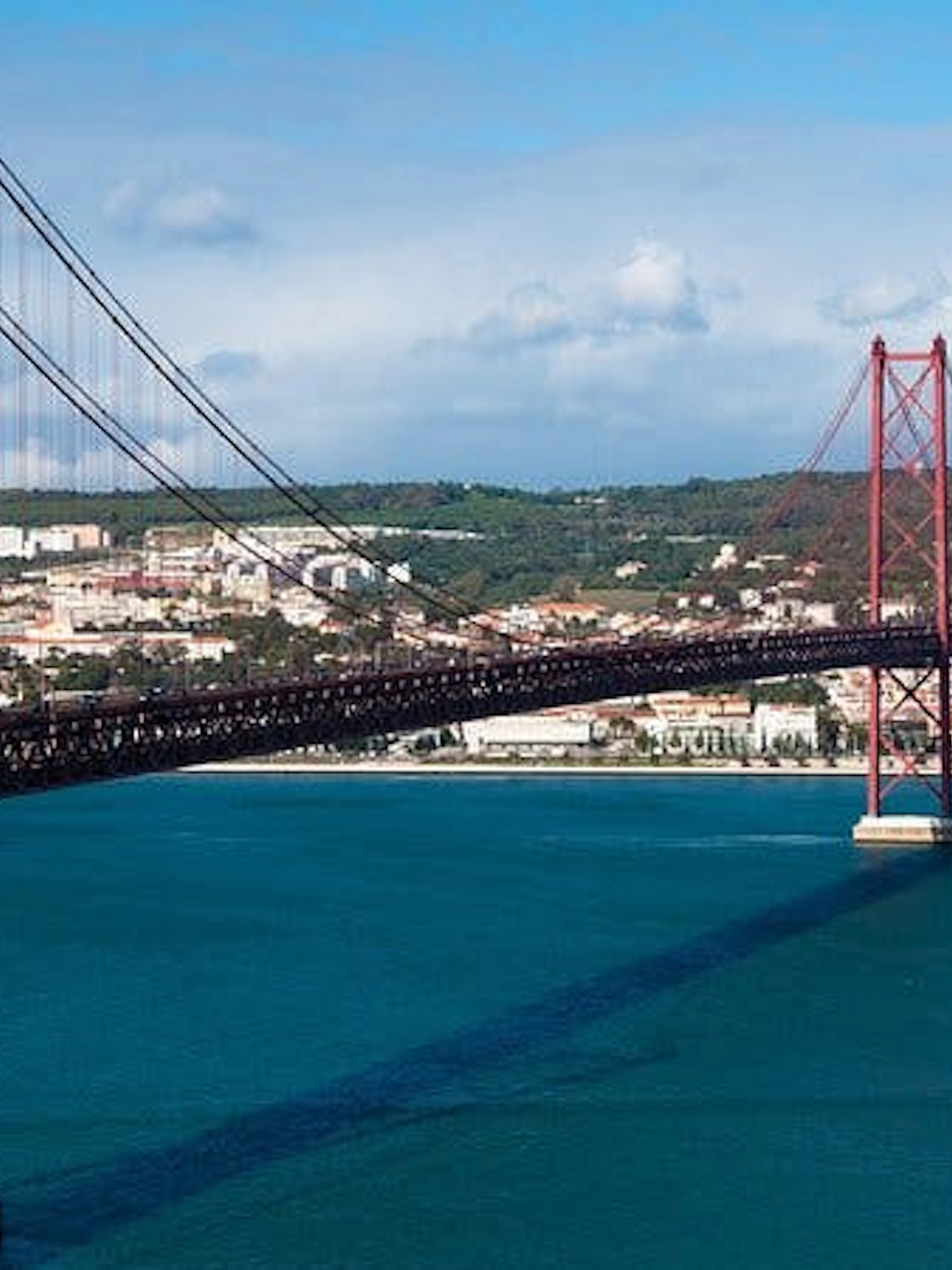 lisbon private airport transfer with professional driver and meet & greet-1