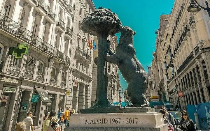 Bear and Strawberry Tree statue in Madrid's Old Town during a walking tour.