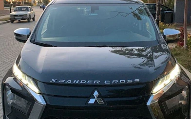 Black Mitsubishi Xpander Cross for Cairo and Giza airport or hotel transfer.