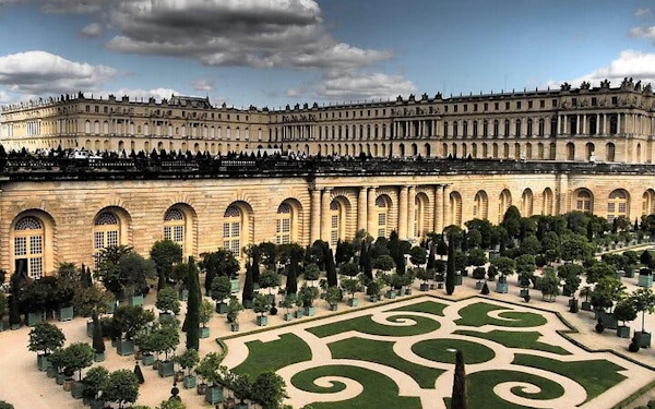 Versailles Palace Skip the Line Guided Tour from Paris