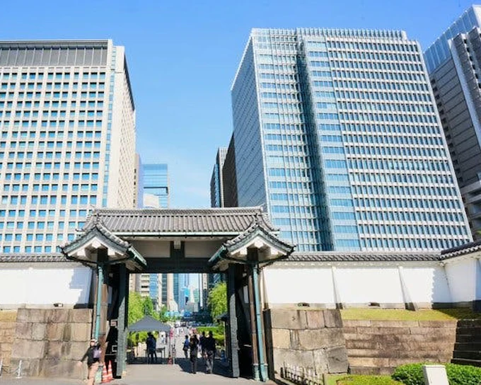 Tokyo Station & Imperial Palace Outer Grounds Guided Introduction with Self-Guide Booklet