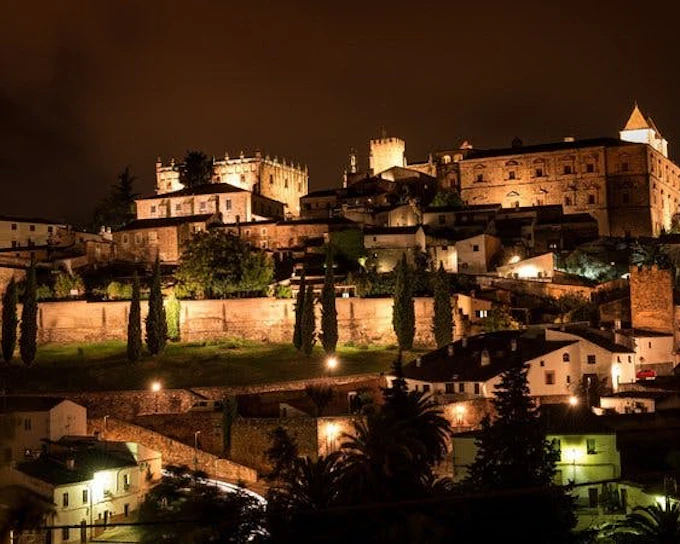 Cáceres Self-Guided Walking Tour on Mobile App (Product 53799)