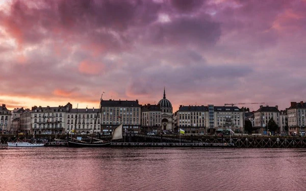 Nantes Self-Guided Walking Tour on Mobile App