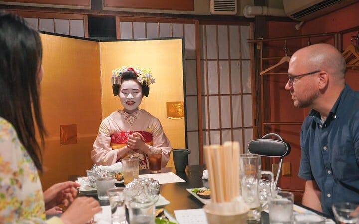 cină cu o maiko într-un restaurant tradițional din kyoto-1