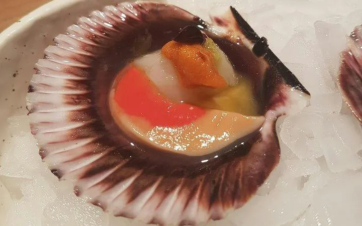 Scallop dish served on ice at Grand Hotel Oslo during Oslo walking tour.