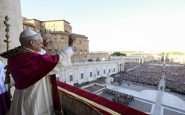 tour privado em grupo reduzido à audiência papal no vaticano com acesso reservado-5