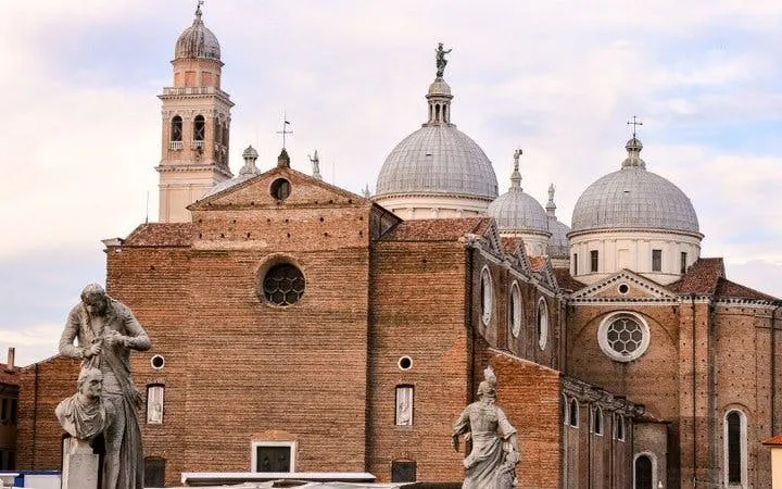 Basilica of Saint Anthony with statues, Padua Self-Guided Walking Tour.
