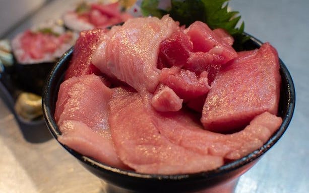tur culinar pietonal prin piața de pește tsukiji-4