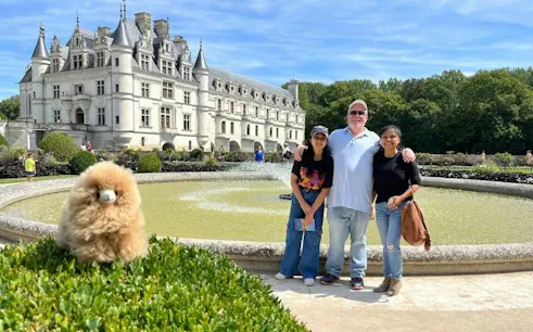 Château de Chenonceau with visitors by the fountain, Loire Valley, France.