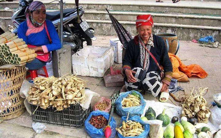Local vendors selling fresh produce at a market in Sapa during a guided food tour.