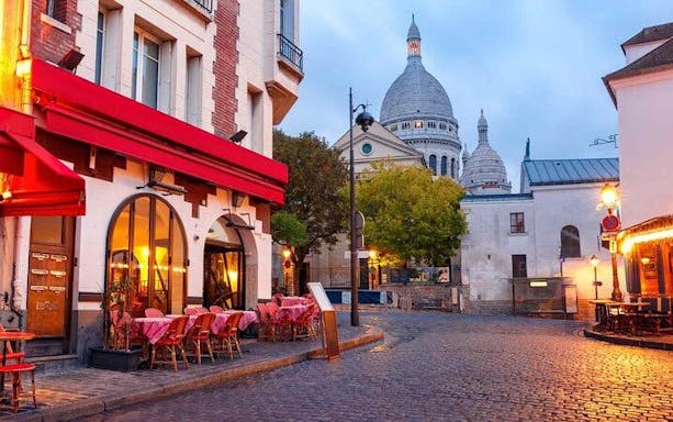 paris: montmartre tour with cabaret show and dinner semi pri-2