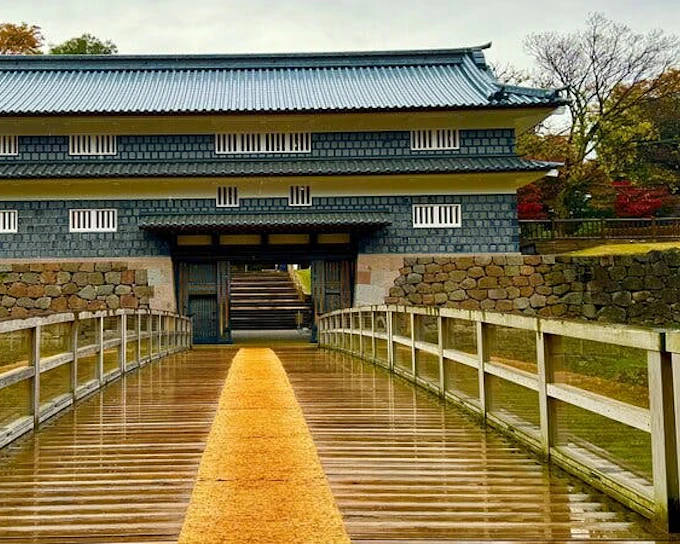 Kanazawa Private Guided Tour of Castle, Kenrokuen Garden, and Geisha District