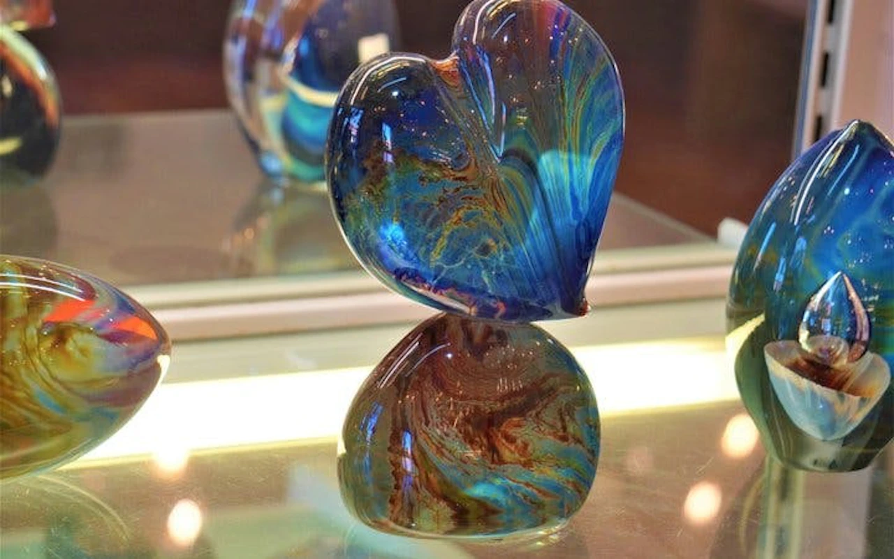 Murano Glass Factory Tour with Round-Trip Water Taxi and Live Glassblowing Demonstration — 4