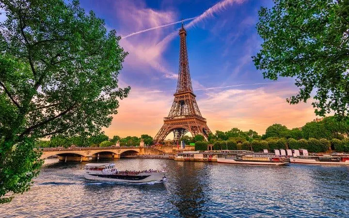 Bateaux Parisiens Seine River Sightseeing Cruise Ticket from Eiffel Tower with Audio Guide (Product 53964)