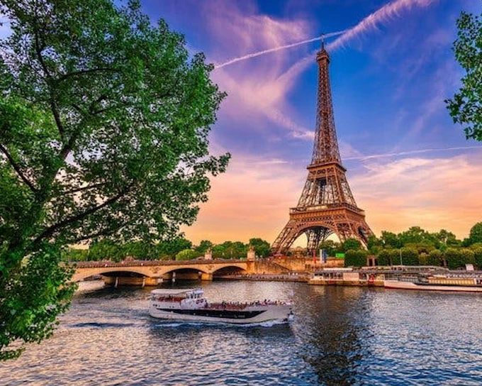 Bateaux Parisiens Seine River Sightseeing Cruise Ticket from Eiffel Tower with Audio Guide (Product 53964)