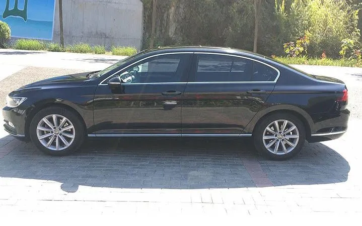 Black sedan for Lhasa Kunga Airport to Lhasa City private transfer.