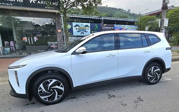 White SUV for full-day private car rental with driver, flexible itinerary for museums, door-to-door service.