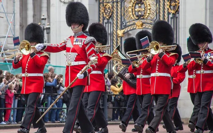Westminster Royal Changing of the Guard Walking Tour with Expert Guide and Historic Landmarks Image 6
