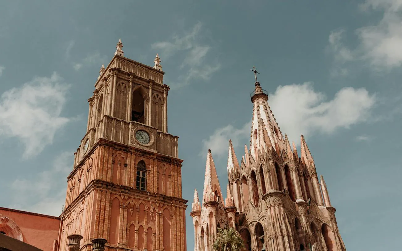 Parroquia de San Miguel Arcángel towers in San Miguel de Allende's historic center, Mexico.