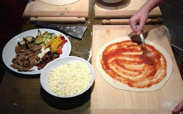 Naples Neapolitan Pizza-Making Cooking Class