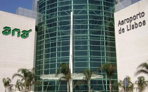 lisbon airport private transfer with hotel pickup and drop-off-1