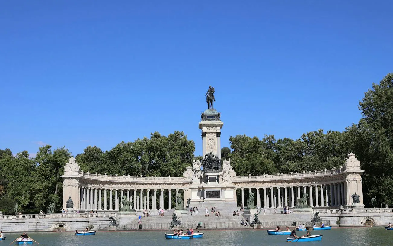 Madrid Retiro Park Self-Guided Audio Walk: Puerta de Alcalá, Lake and Fallen Angel