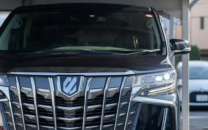 Private transfer vehicle for Osaka City to Kansai Airport service.